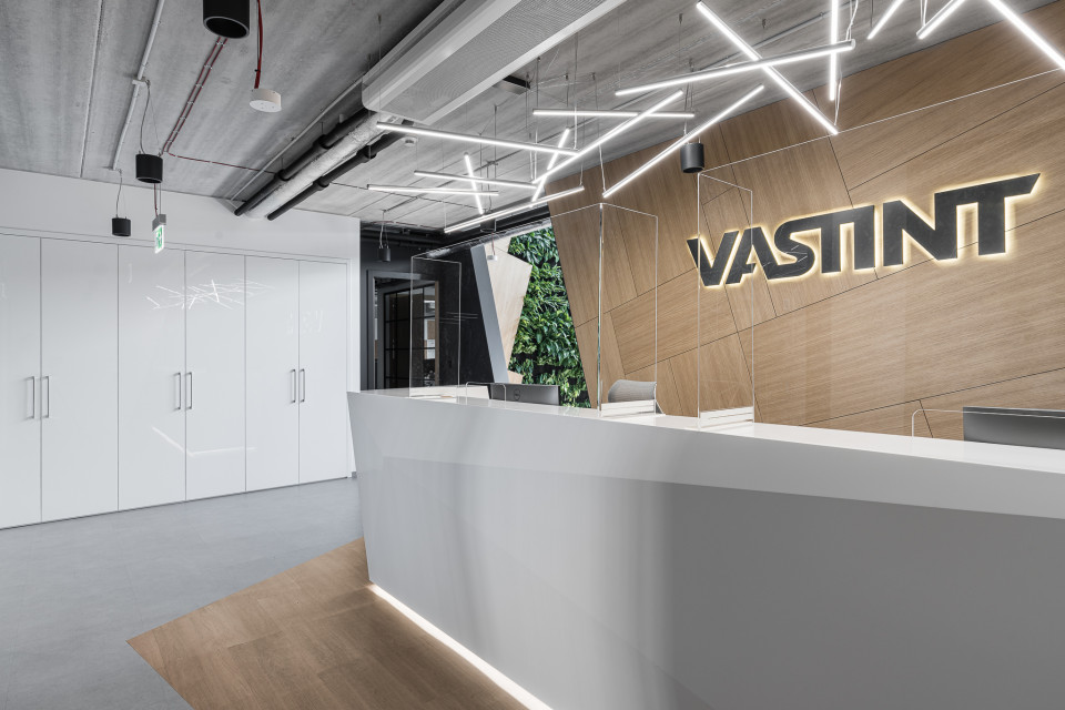 Nowe biuro Vastint projektu Bit Creative Barnaba Grzelecki, fot. Fotomohito Industrialnie, ale przytulnie. Warszawscy architekci zaprojektowali nową siedzibę Vastint