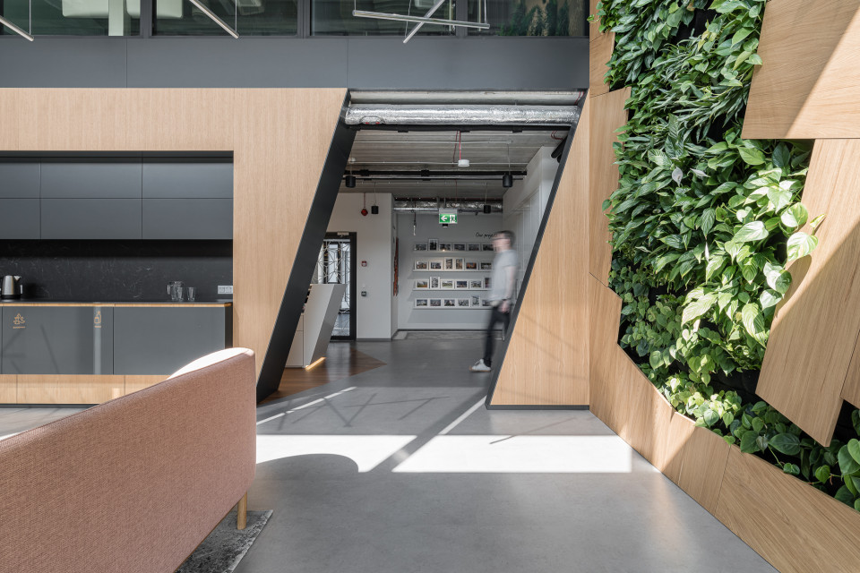 Nowe biuro Vastint projektu Bit Creative Barnaba Grzelecki, fot. Fotomohito Industrialnie, ale przytulnie. Warszawscy architekci zaprojektowali nową siedzibę Vastint