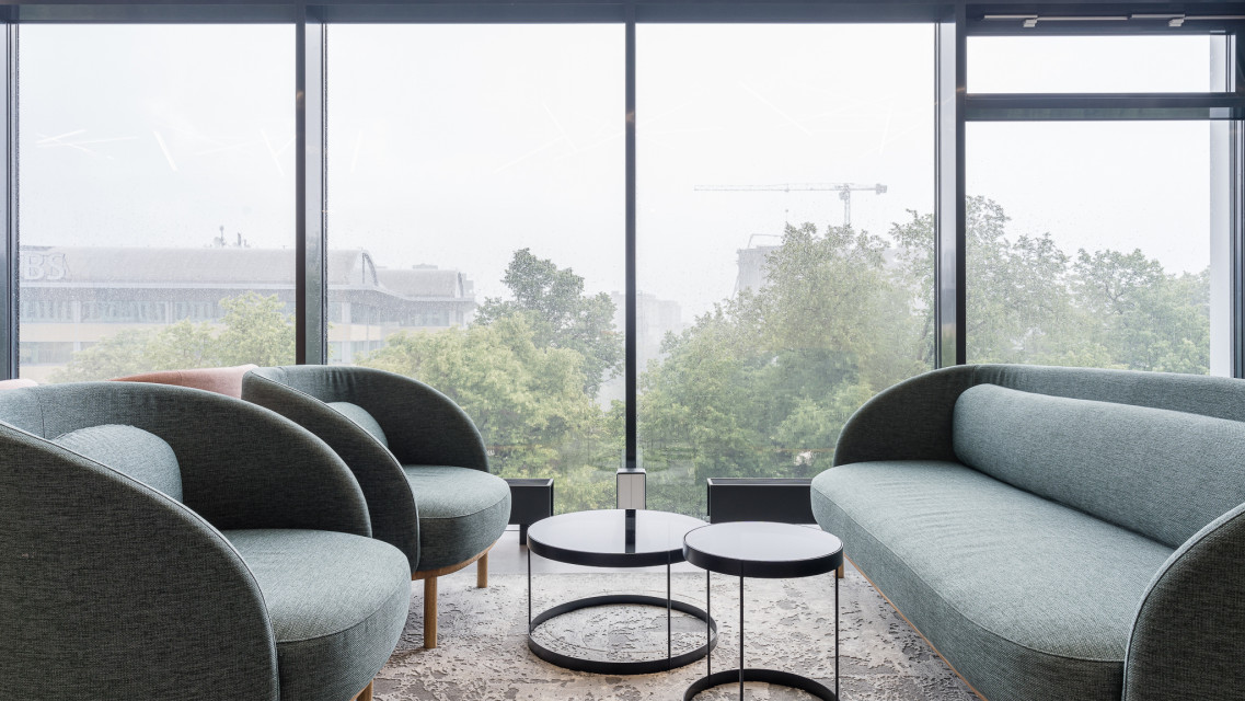 Nowe biuro Vastint projektu Bit Creative Barnaba Grzelecki, fot. Fotomohito Industrialnie, ale przytulnie. Warszawscy architekci zaprojektowali nową siedzibę Vastint
