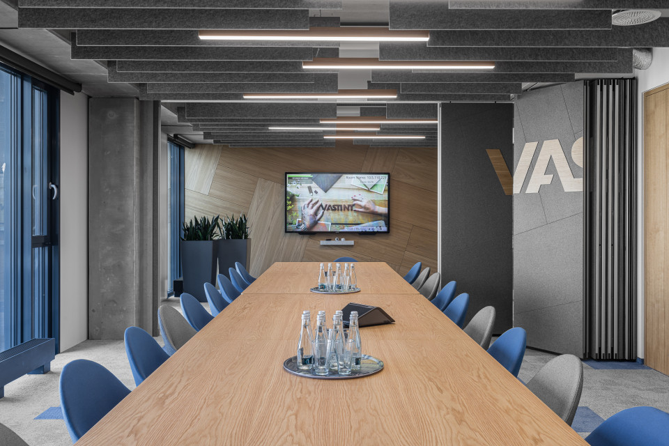 Nowe biuro Vastint projektu Bit Creative Barnaba Grzelecki, fot. Fotomohito Industrialnie, ale przytulnie. Warszawscy architekci zaprojektowali nową siedzibę Vastint