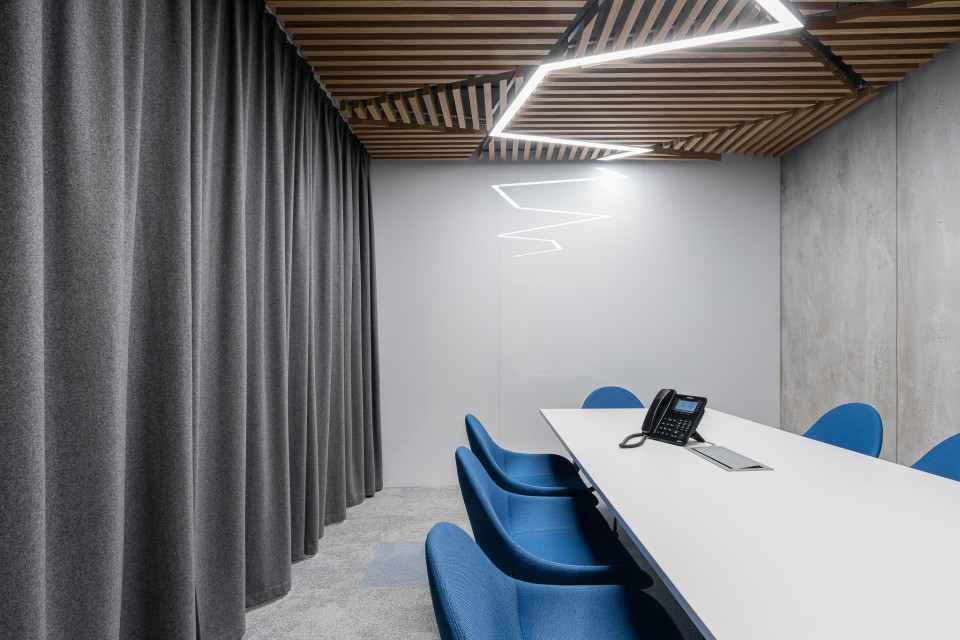 Nowe biuro Vastint projektu Bit Creative Barnaba Grzelecki, fot. Fotomohito Industrialnie, ale przytulnie. Warszawscy architekci zaprojektowali nową siedzibę Vastint