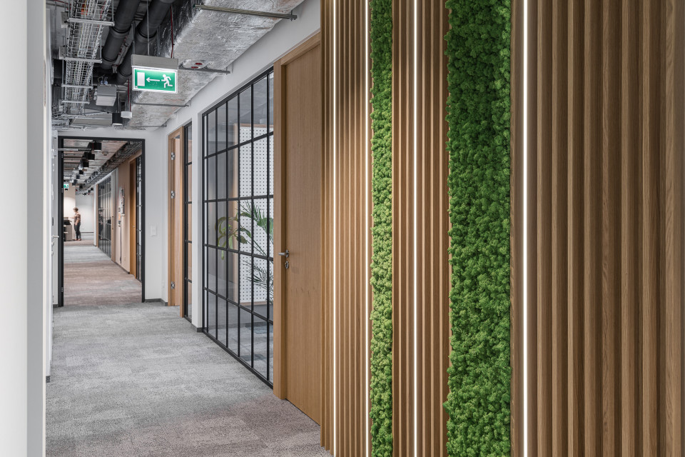 Nowe biuro Vastint projektu Bit Creative Barnaba Grzelecki, fot. Fotomohito Industrialnie, ale przytulnie. Warszawscy architekci zaprojektowali nową siedzibę Vastint