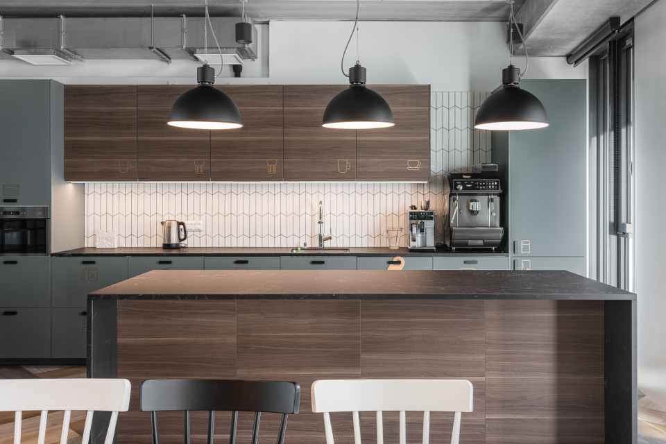 Nowe biuro Vastint projektu Bit Creative Barnaba Grzelecki, fot. Fotomohito Industrialnie, ale przytulnie. Warszawscy architekci zaprojektowali nową siedzibę Vastint