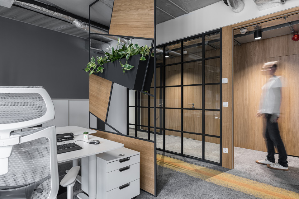 Nowe biuro Vastint projektu Bit Creative Barnaba Grzelecki, fot. Fotomohito Industrialnie, ale przytulnie. Warszawscy architekci zaprojektowali nową siedzibę Vastint