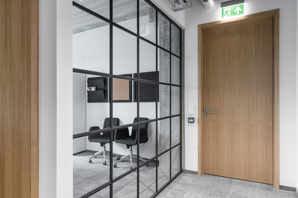 Nowe biuro Vastint projektu Bit Creative Barnaba Grzelecki, fot. Fotomohito Industrialnie, ale przytulnie. Warszawscy architekci zaprojektowali nową siedzibę Vastint