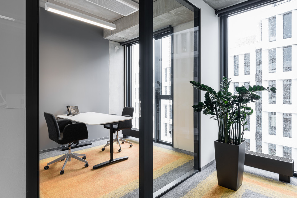 Nowe biuro Vastint projektu Bit Creative Barnaba Grzelecki, fot. Fotomohito Industrialnie, ale przytulnie. Warszawscy architekci zaprojektowali nową siedzibę Vastint