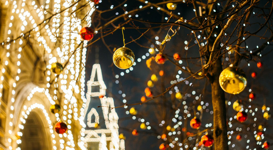W miastach pojawiają się już dekoracje bożonarodzeniowe