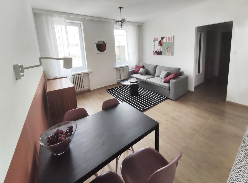 Wnętrze na wynajem. Architekt postawiła na estetykę Bauhausu