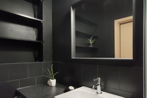 Wnętrze na wynajem. Architekt postawiła na estetykę Bauhausu