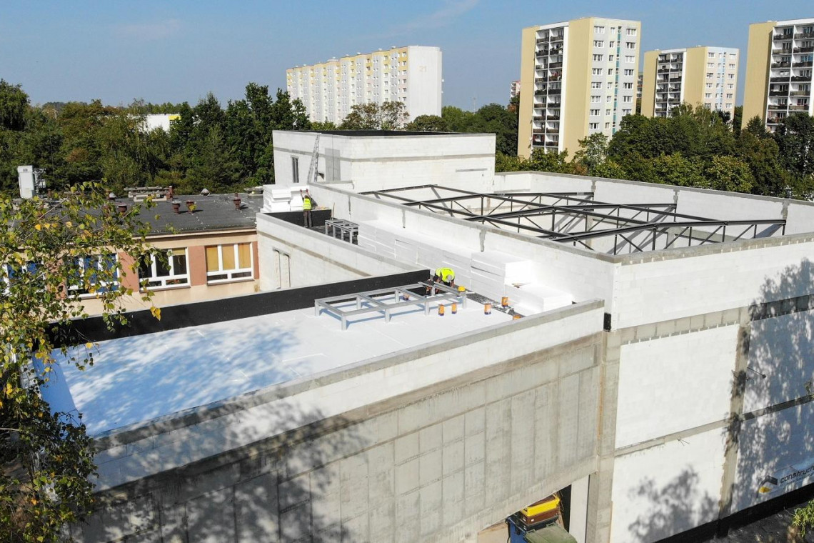 Szkoła Podstawowa nr 68 na os. Jana III Sobieskiego jest w trakcie rozbudowy. Fot. www.poznan.pl Trwa rozbudowa szkoły w Poznaniu