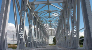 Blisko stuletnie mosty przypomną o historii kolei na Podkarpaciu. Trafiły do skansenu