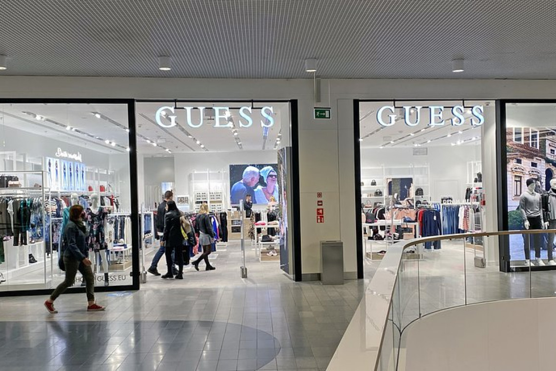 Salon Guess w Galerii Warmińskiej. Fot. Mat. prasowe To pierwszy salon tej marki w pólnocno-wschodniej Polsce. We wnętrzach glamour i minimalizm