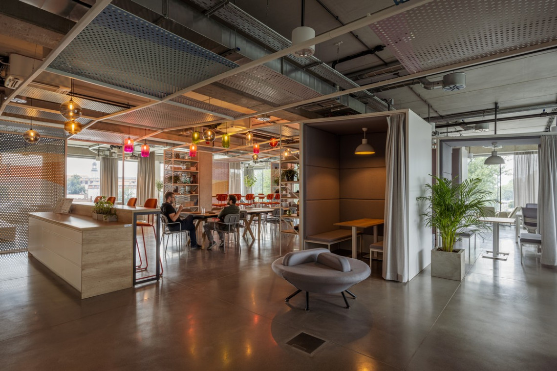 Przestrzenie coworkingowe w Concordia Design na Wyspie Słodowej we Wrocławiu. Proj. MVRDV, Q2Studio. Fot. Maciej Lulko Tak wyglądają przestrzenie coworkingowe w Concordia Design we Wrocławiu