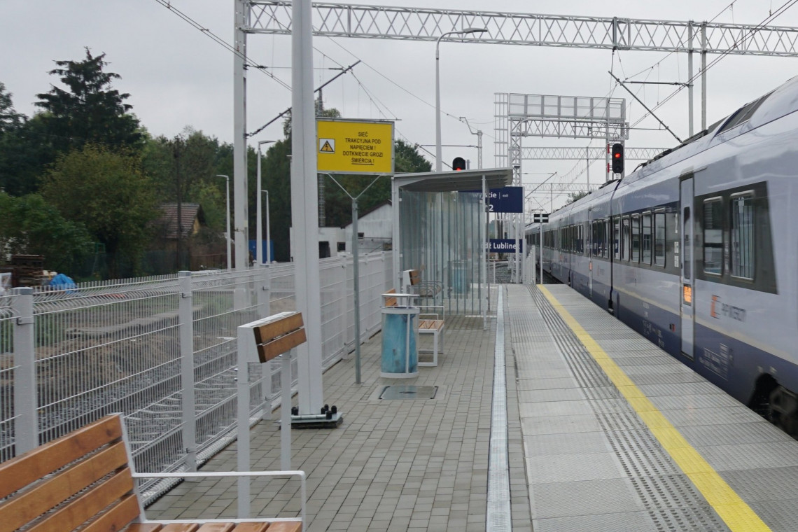 Nowy peron na stacji Łódź Lublinek. Fot. Mat. prasowe PKP PLK, Anna Hampel Nowy, komfortowy peron dla podróżujących z Łodzi Lublinek