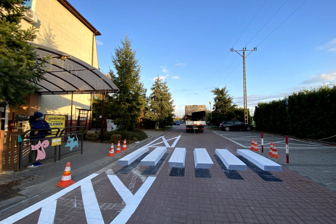 Bezpieczeństwo w 3D - Polska testuje nowatorskie rozwiązania, nowe pasy 3D w Miechowie pod Krakowem, fot. Budimex Trójwymiarowe przejścia dla pieszych robią furorę. Trend dotarł do Polski