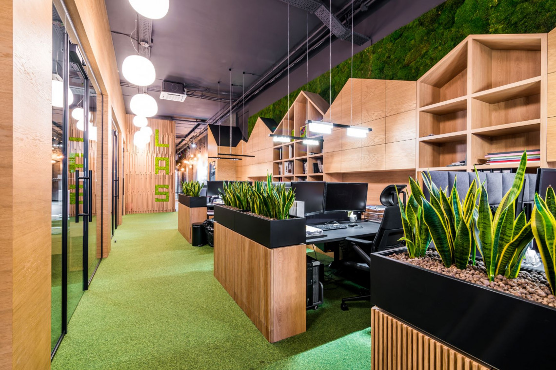 Biuro JFM Furniture. Proj. Bracia Burawscy Architekci. Fot. Marcin Mularczyk Burawscy Architekci zaprojektowali siedzibę firmy meblarskiej. W czterech różnych stylach