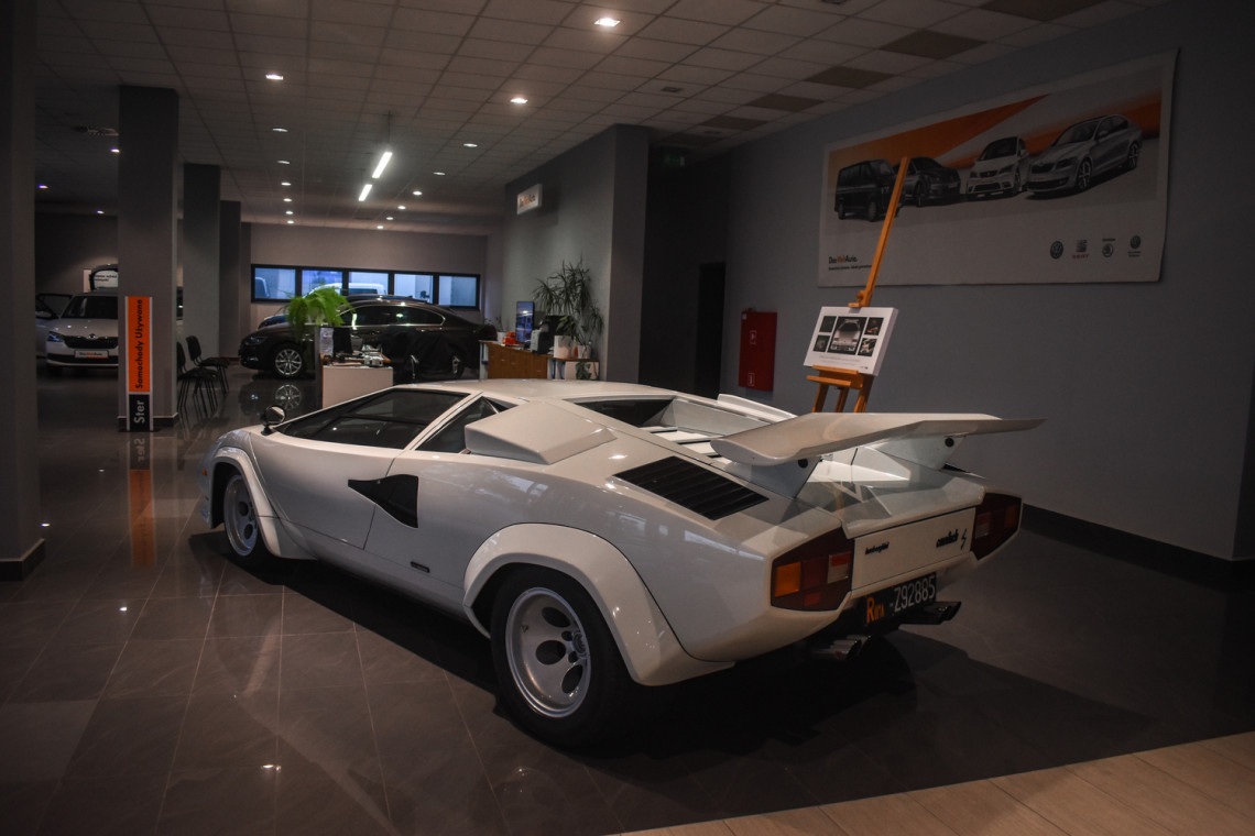 Lamborghini Countach LP400S z 1980 roku w salonie Ster w Radomiu, fot. mat. prasowe Ikona wzornictwa przemysłowego do zobaczenia w Radomiu