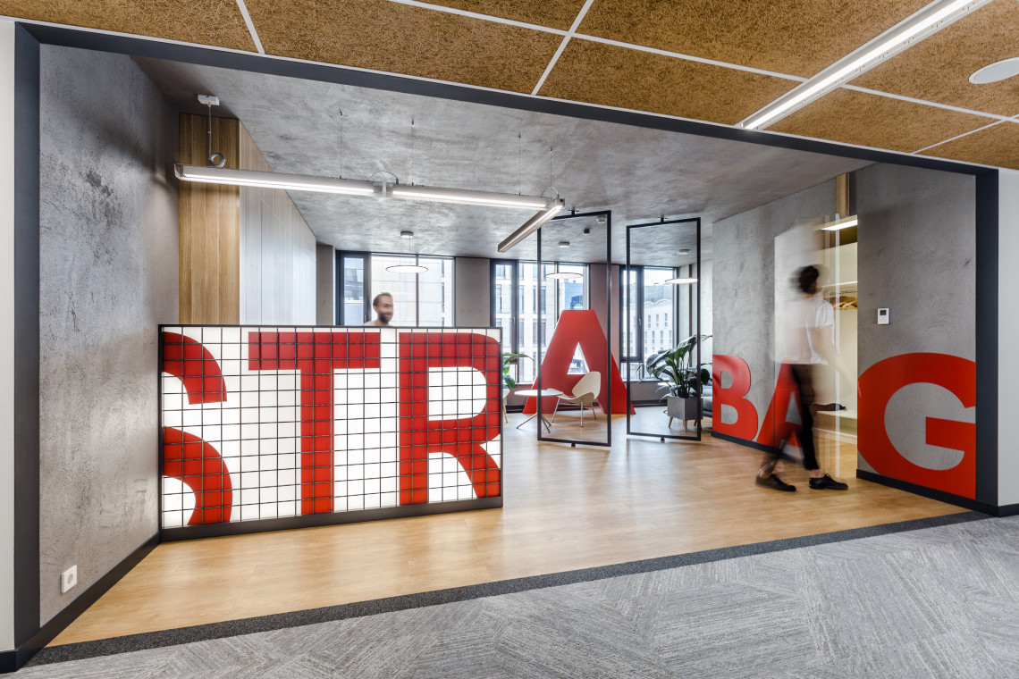 Nowe biuro Strabag Real Estate, proj. Workplace, realizacja Tétris, fot. Kinga Skalik Fotografia Ponadczasowa przestrzeń z charakterem. Nowe biuro Strabag Real Estate