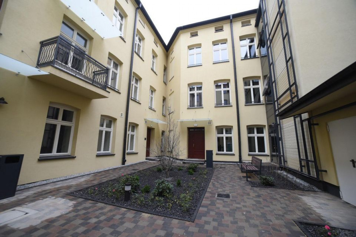 Kamienica przy ul. Narutowicza 12 w Łodzi, fot. Paweł Łacheta / UMŁ Kolejna łódzka kamienica odzyskała blask (i zyskała zielone podwórko)