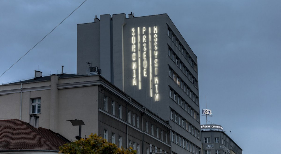 Wyjątkowy neon rozbłysł na Placu Kaszubskim w Gdyni