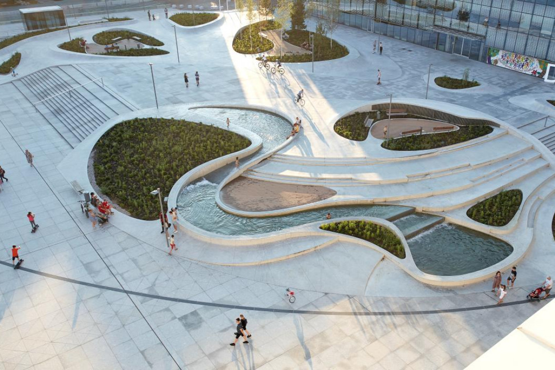Plac Unity Square przemieniony w V-Plaza, proj. 3deluxe, fot. Norbert Tukaj Historyczny plac miejski przemienili w nowoczesną przestrzeń z bonusem dla skateboardzistów