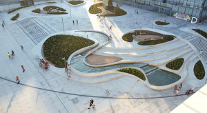 Historyczny plac miejski przemienili w nowoczesną przestrzeń z bonusem dla skateboardzistów