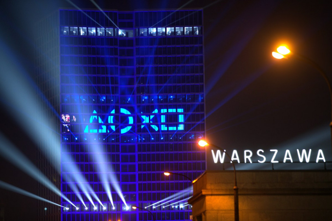 Fot. Mat. prasowe Warszawski biurowiec rozświetlił pokaz multimedialny