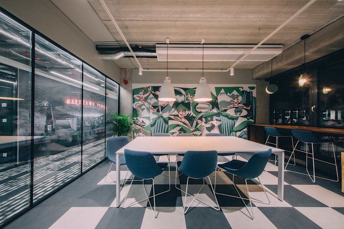 Wnętrza siedziby Wirtualnej Polski w Warszawie, proj. FBT Pracownia Architektury i Urbanistyki oraz Fruit Orchard Miastkowska Interior Design, fot. mat. prasowe Biuro Wirtualnej Polski z międzynarodową nagrodą. To projekt FBT oraz Miastkowska Interior Design