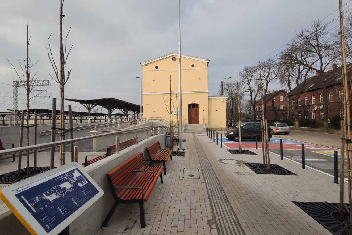 Otwarto zmodernizowany dworzec w Malczycach