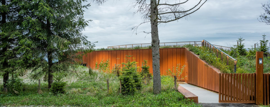 Architekci z Medusa Group zaprojektowali leśniczówkę w Bieszczadach