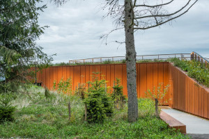 Architekci z Medusa Group zaprojektowali leśniczówkę w Bieszczadach