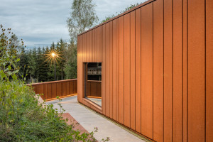 Architekci z Medusa Group zaprojektowali leśniczówkę w Bieszczadach