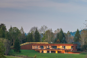 Architekci z Medusa Group zaprojektowali leśniczówkę w Bieszczadach