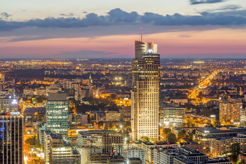 Warszawski wieżowiec należący do Globalworth - Warsaw Trade Tower - to jeden z najstarszych wieżowców biurowych w Warszawie, zbudowany w latach 1997–1999, fot. mat. pras.