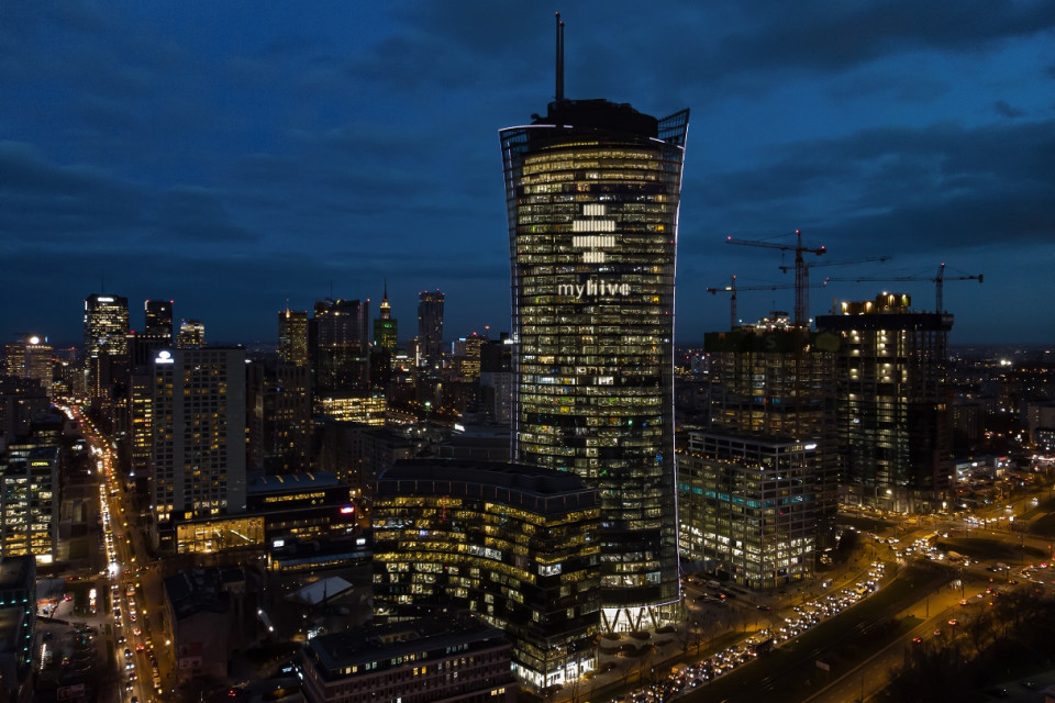 Warsaw Spire to kompleks trzech budynków: wieży o wysokości 220 m z iglicami oraz dwóch 55-metrowych budynków, fot. mat. pras.
