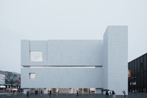 Betonowy bunkier, białe pudło a może świetna architektura? Siedziba Muzeum Sztuki Nowoczesnej budzi emocje