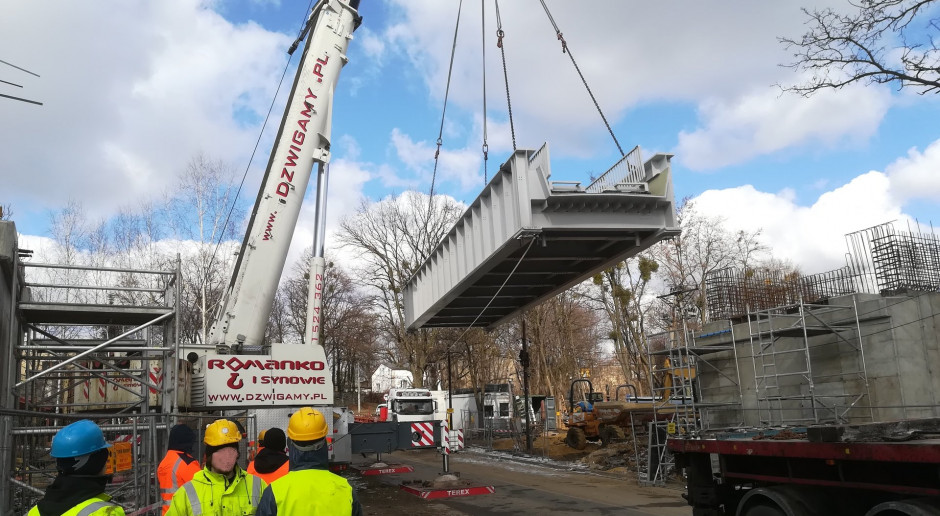 Przęsła z rozbiórki krakowskiego mostu na budowie mostu w Częstochowie
