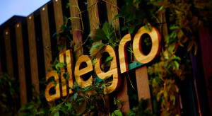 Allegro rzuca rękawicę konkurencji i zdumiewa wyglądem paczkomatów