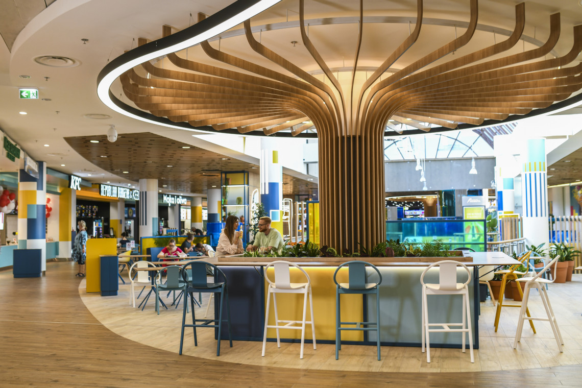Atrium Reduta uruchamia odświeżony food court. To projekt hiszpańskich architektów