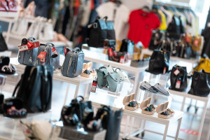 Jasne wnętrza, przestrzeń i subtelna ręka przewodnika. O designie sklepów HalfPrice