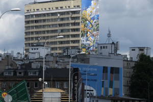 Tytus Brzozowski z najnowszym muralem na warszawskiej Pradze. Motywem przewodnim... Totalizator Sportowy