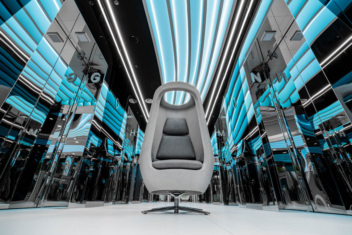 Kosmiczna inspiracja. Przemysław „Mac” Stopa zaprojektował niezwykły fotel do biur czy lobby