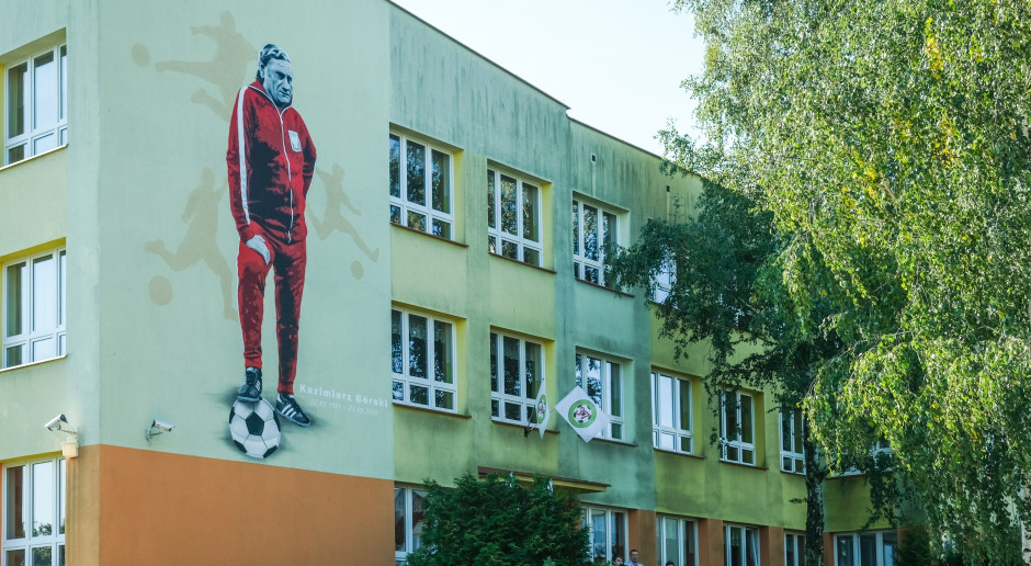 Patron szkoły na muralu w Białymstoku