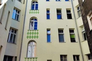 Oryginalna elewacja w Szczecinie. Ściany zdobią zielone romby