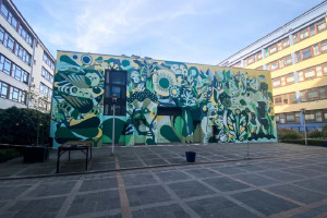 Niezwykły mural, który jest także... hotelem dla pszczół