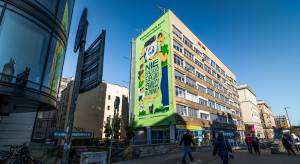Ekologiczny mural w Warszawie zwraca uwagę na problem elektrośmieci