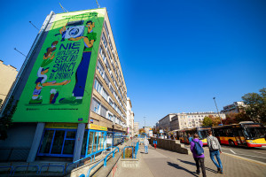 Ekologiczny mural w Warszawie zwraca uwagę na problem elektrośmieci