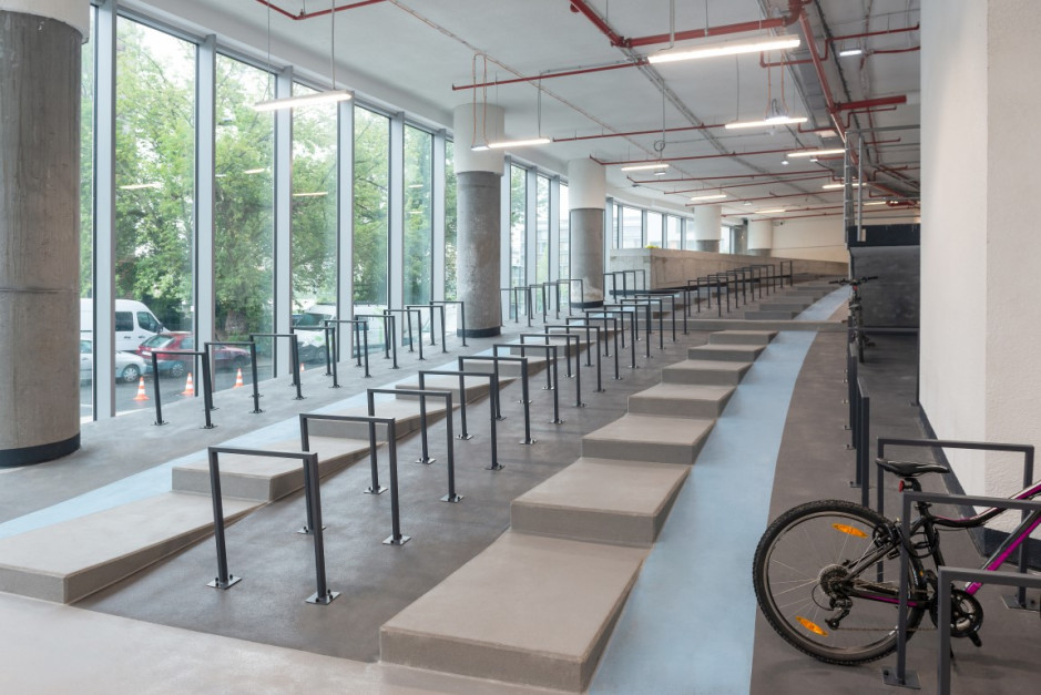 Strefa wyłącznie dla rowerów w The Warsaw Hub, fot. mat. prasowe Flowcrete