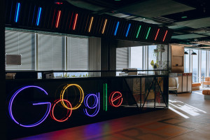Google otwiera w Warszawie biuro, które zajmie 14 pięter. Zaglądamy do środka!