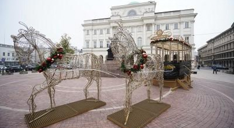 Warszawa rozpoczyna świąteczne dekorowanie ulic
